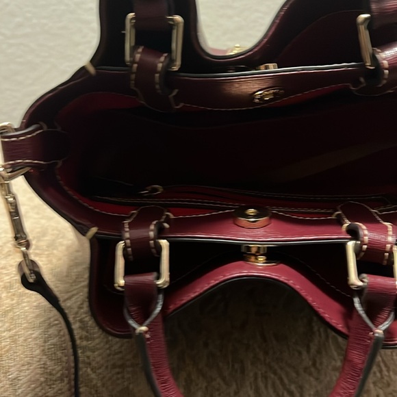 Unique curvy style Dooney & Bourke satchel - Picture 4 of 5